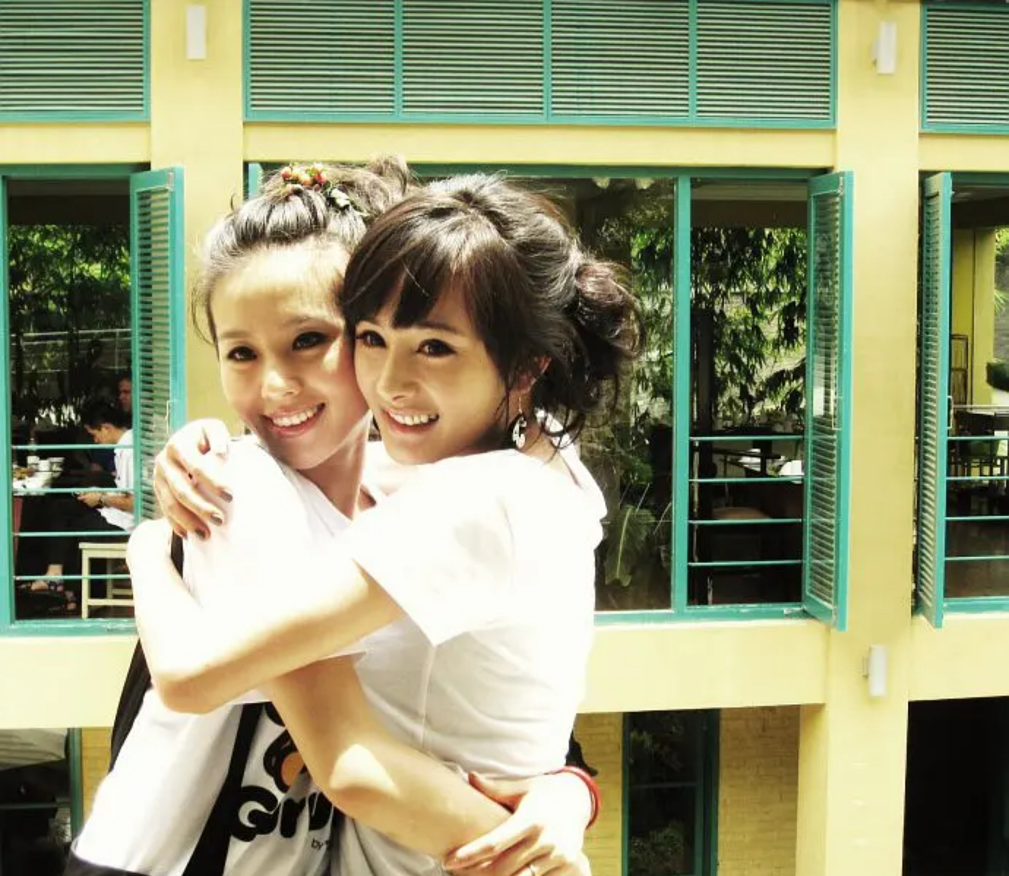 杨幂刘诗诗时隔多年亲密同框,打破不合传闻