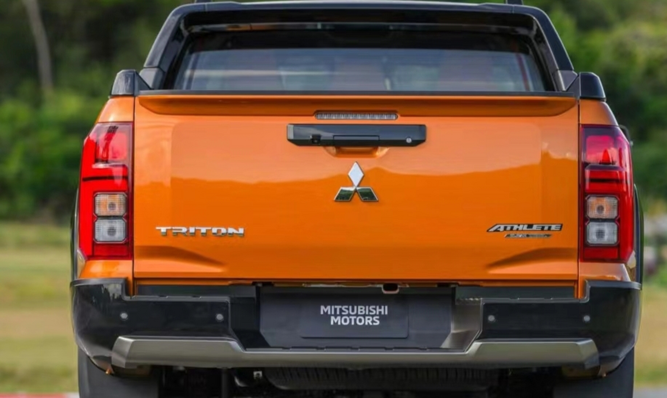 全新一代三菱lc200实车亮相,比d-max更帅