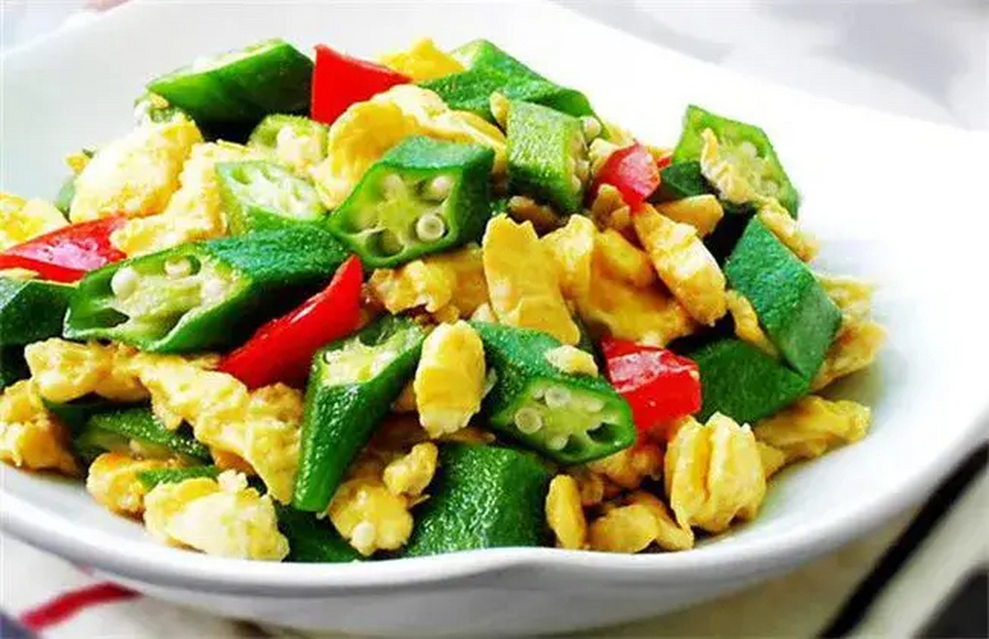 一周午餐减脂炒菜,建议收藏:  周一:牛柳炒杭椒  周二:鸡胸肉炒幌瓜