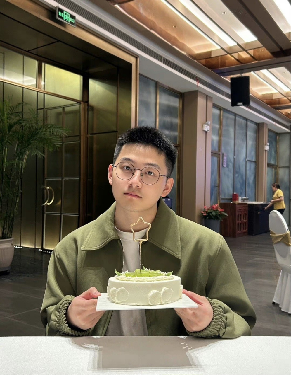 做一个干干净净的男孩子,戴眼镜的可爱男生你喜欢吗#时尚穿搭# #帅哥