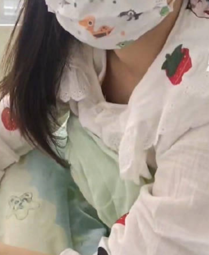 患病女孩含泪劝父亲不要借钱手术 女孩的懂事让父母觉得很心痛