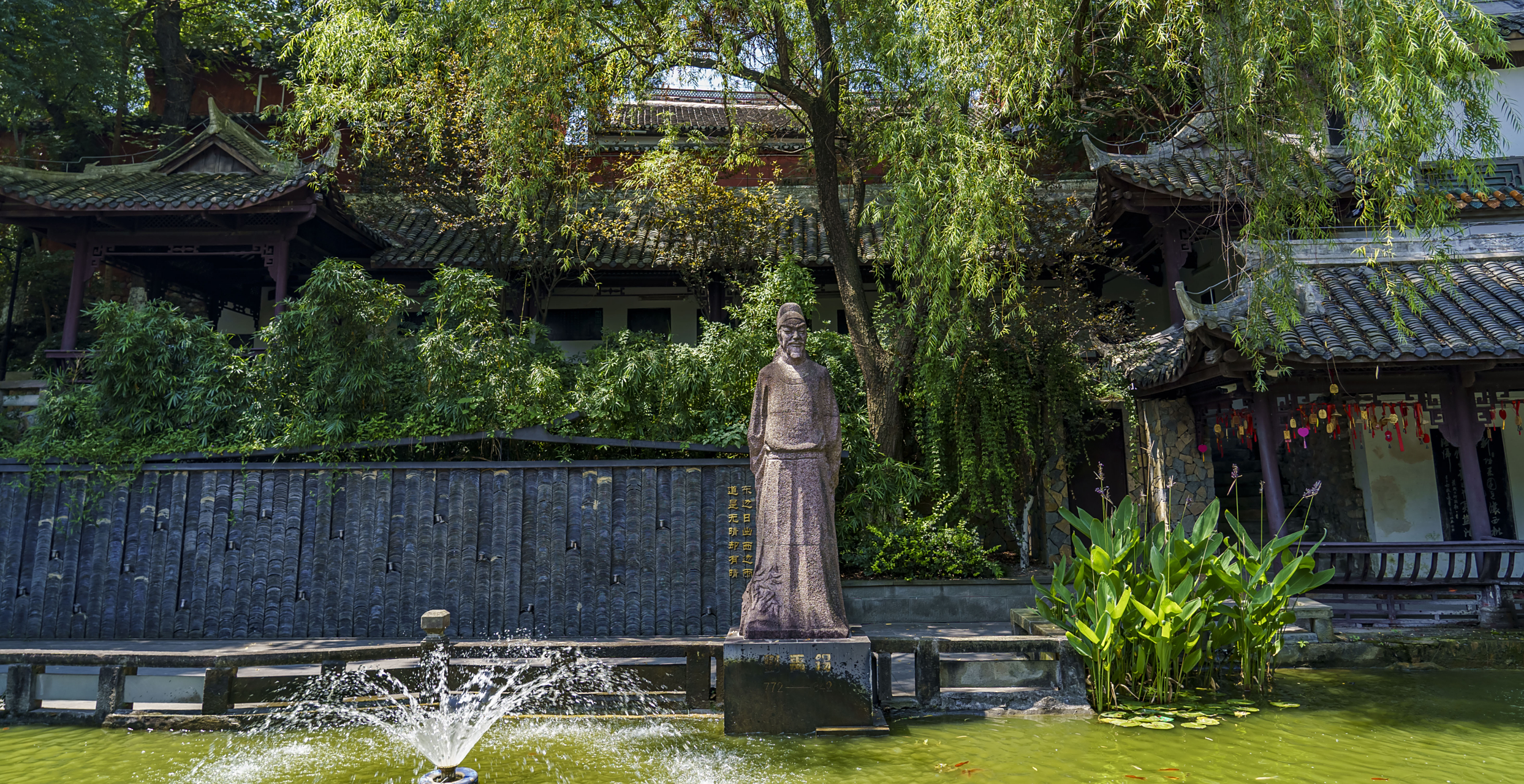 【白帝城·瞿塘峡】景区,此地就在夔州博物馆的斜对面,大家可以从陆地