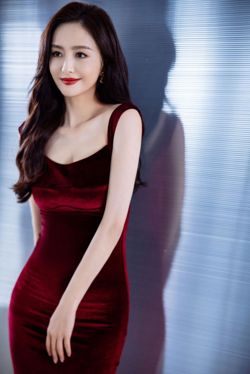 丫丫佟丽娅出席活动美图,颜值与气质拉满.#九月动态激励计划