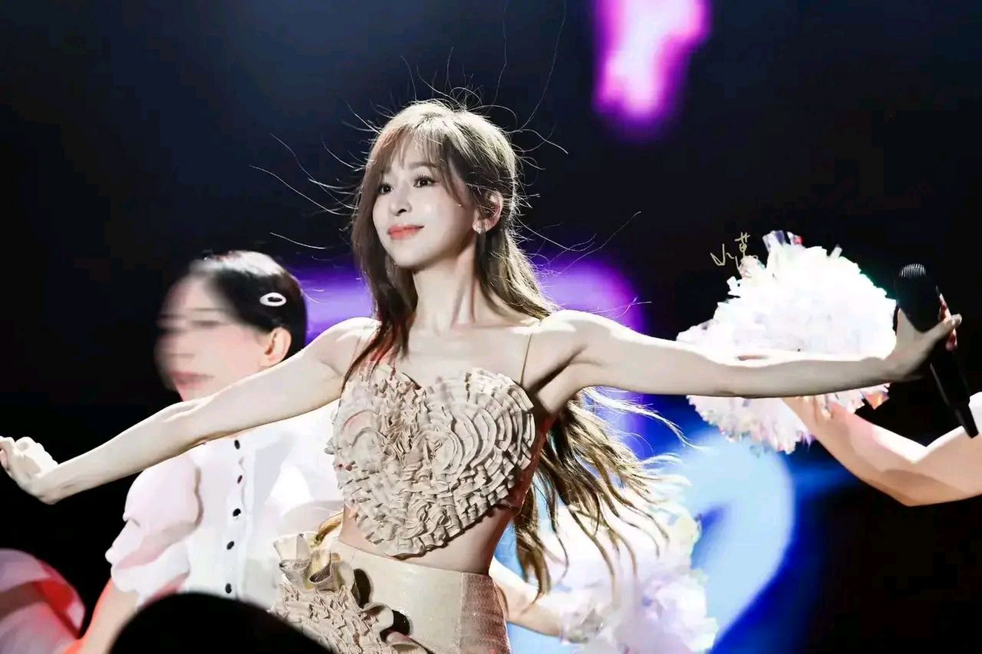 7月9日,鹭鸣三亚之夜群星演唱会,王心凌,张韶涵献唱.