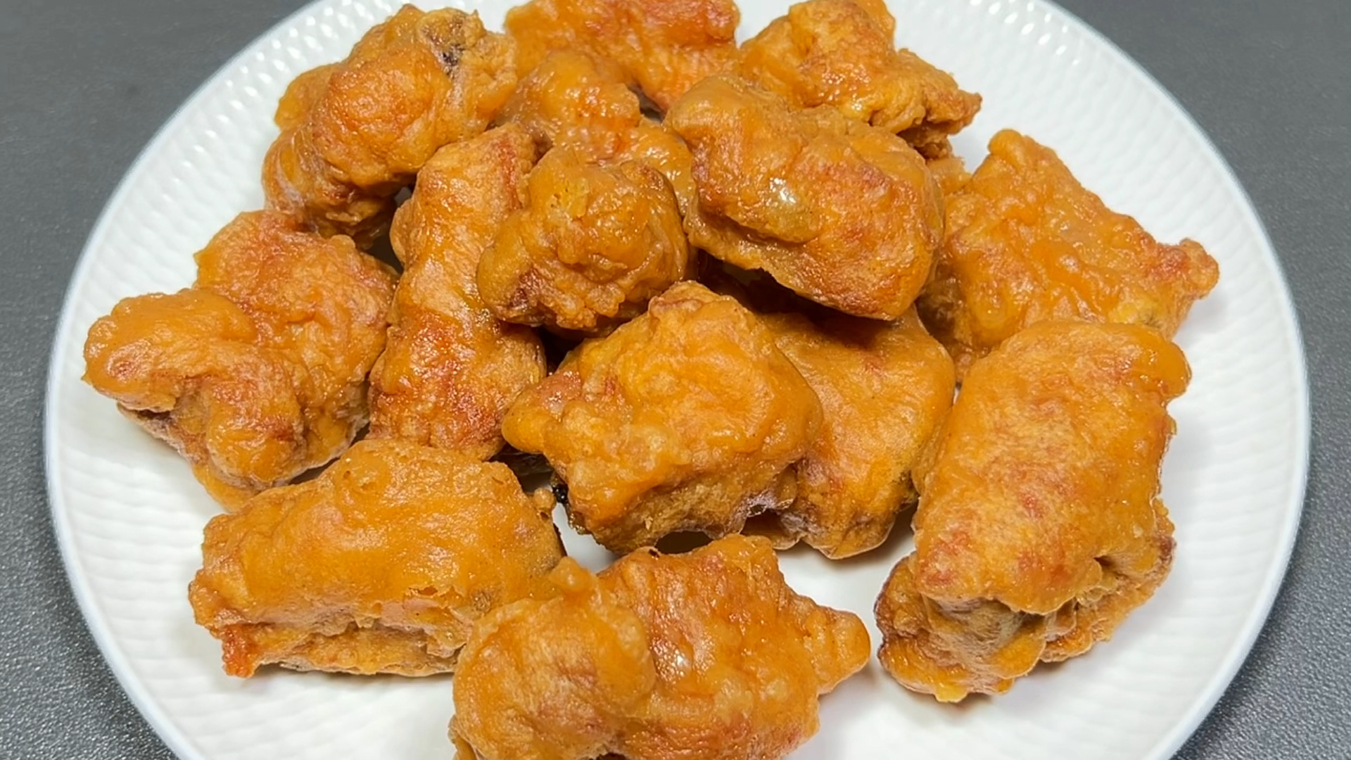 香酥排骨在家这样做,金黄酥脆又鲜美,太好吃了