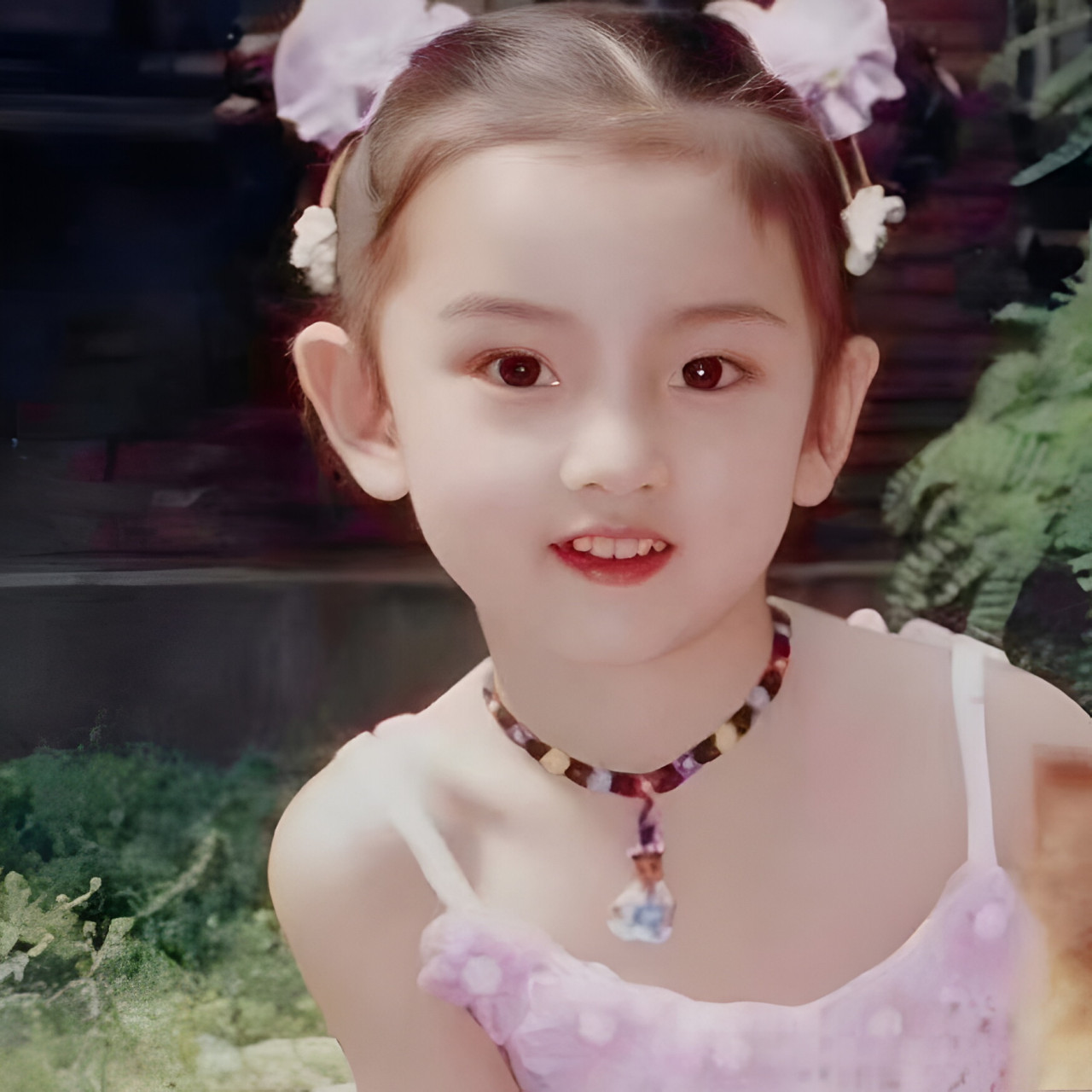 祖儿小时候太可爱了,看这小脸,真的是从小美到大的小美女啊!#宋祖儿