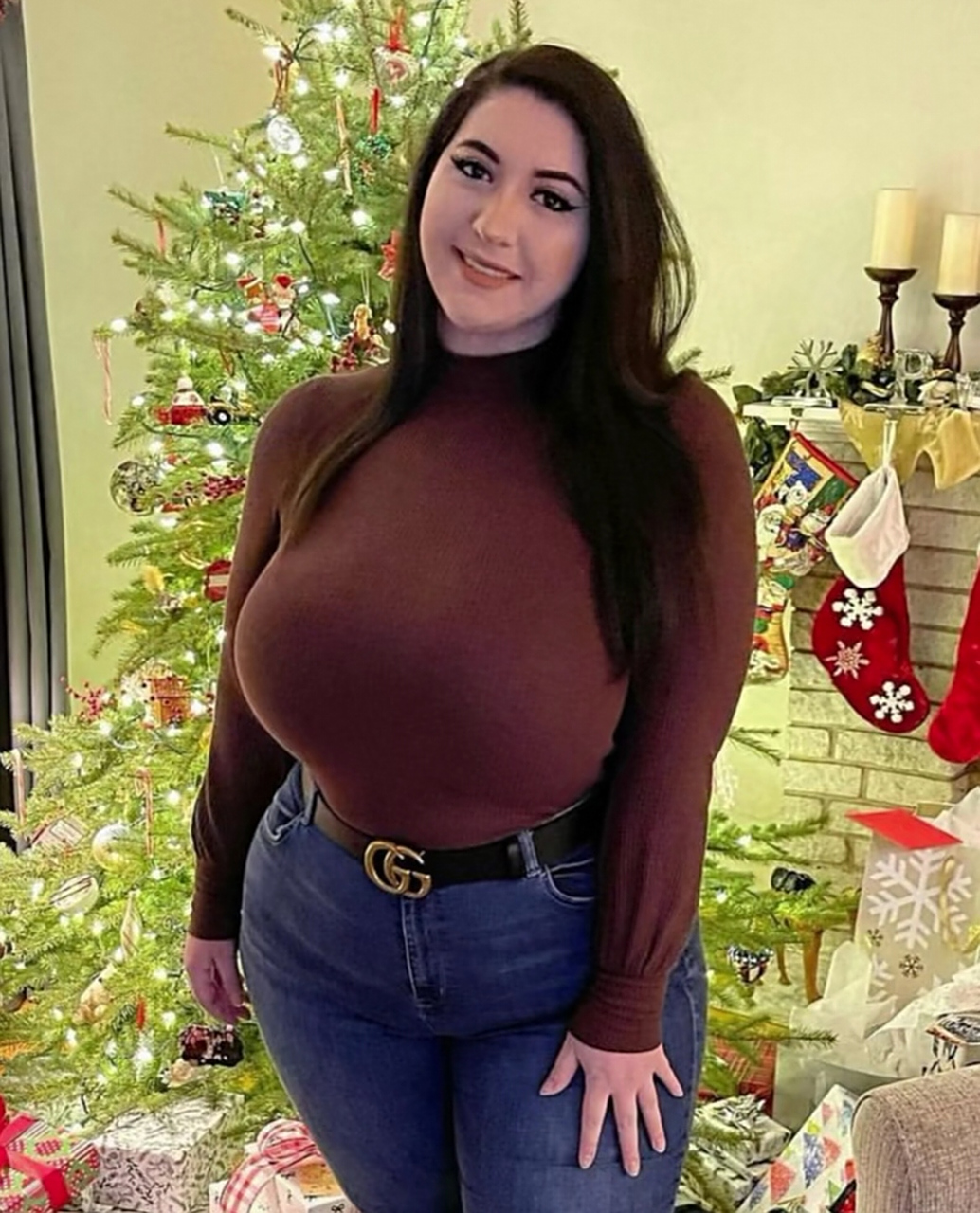 话题讨论# #胸大无脑# 很多胸小的女生常常说胸大的女人无脑,其实