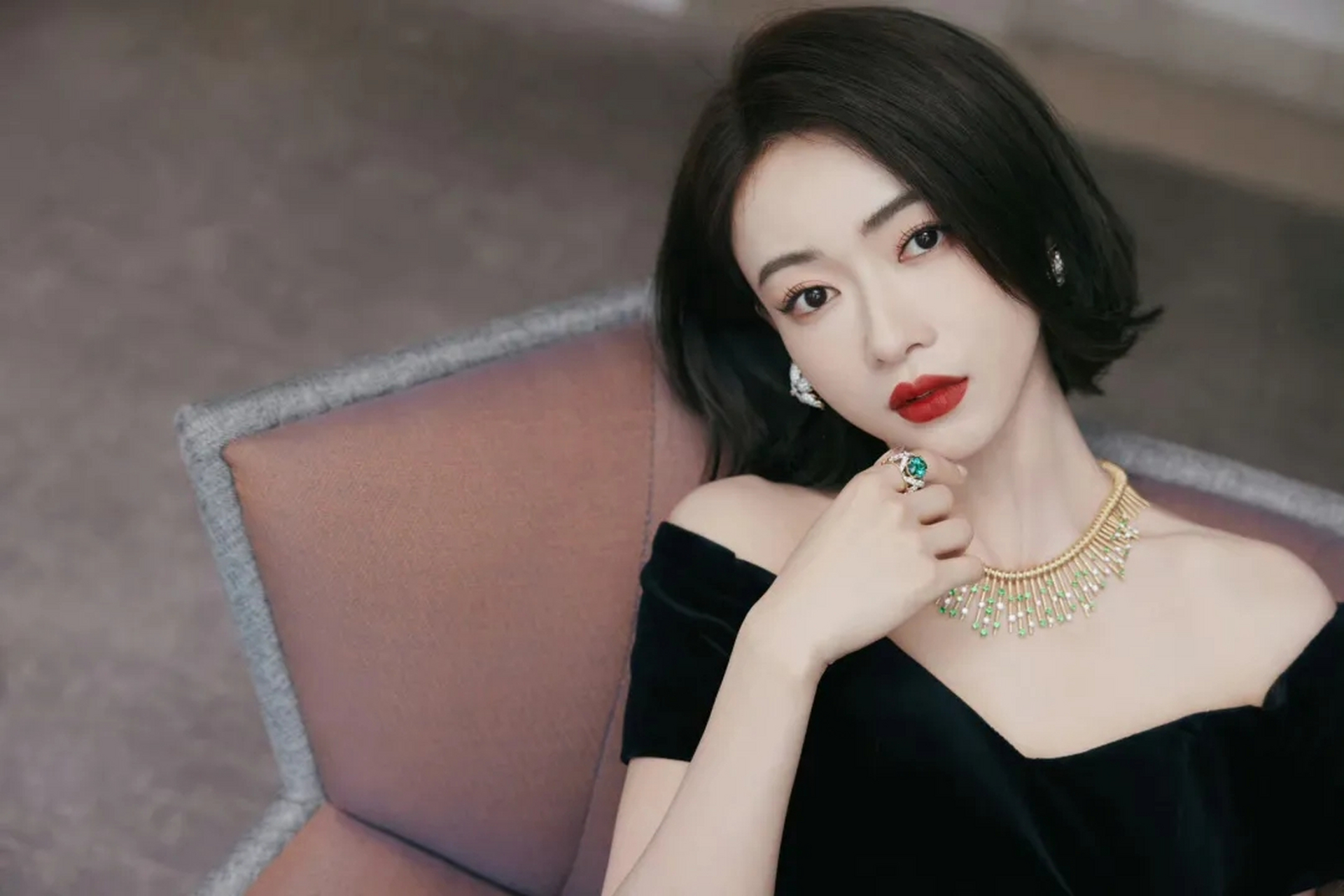 吴谨言被白鹿抢资源?