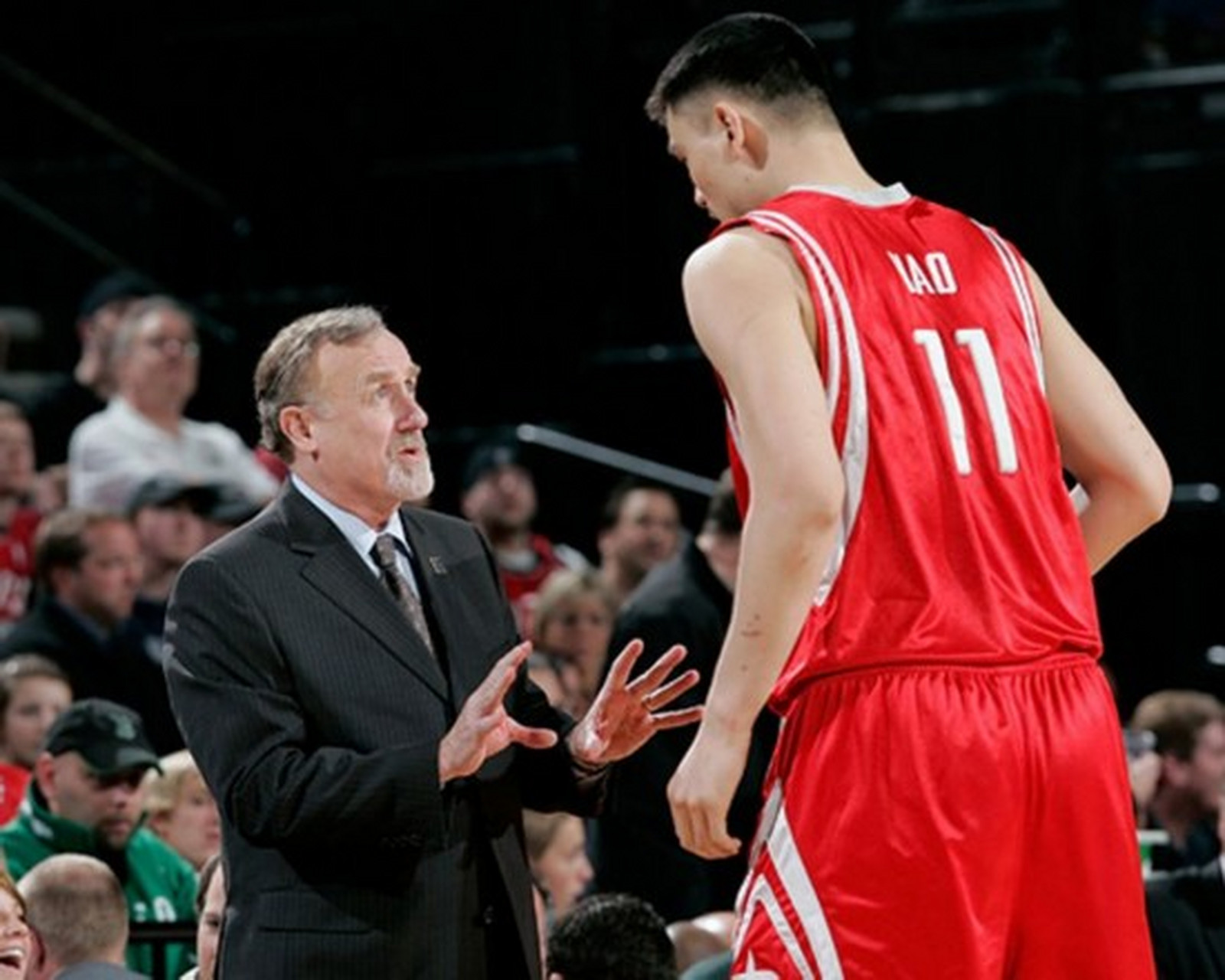 姚明在nba能领多少养老金?nba职业生涯到手有多少薪水?