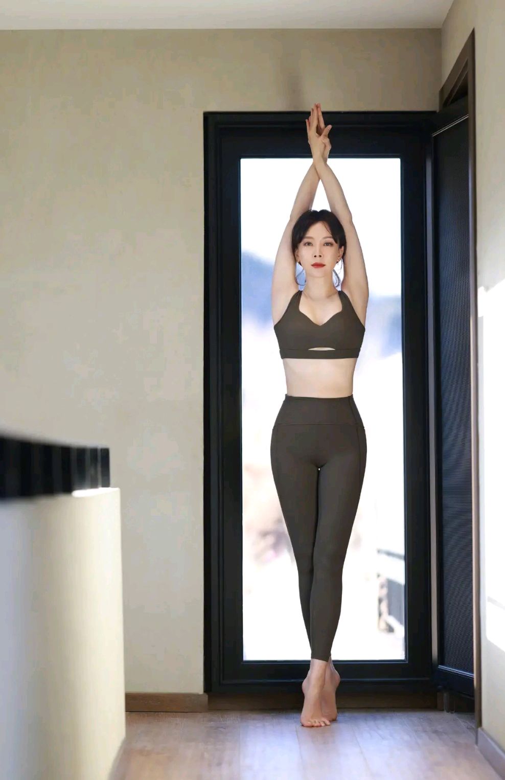 44岁的陈数晒"瑜伽大片",皮肤白皙如雪,身材曲线性感迷人!