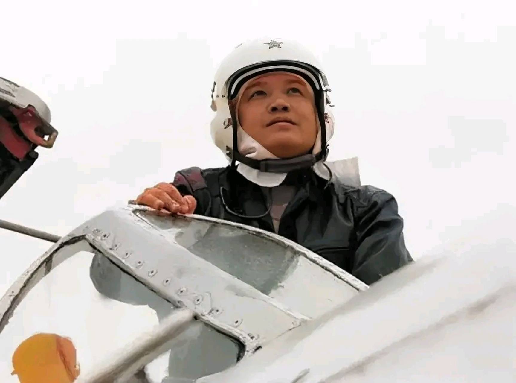 1981年,台湾省军官飞行员黄植诚驾驶先进战机投诚大陆.