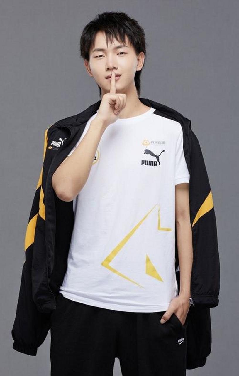 如何评价王者荣耀职业战队 qghappy 的上单位选手 fly(飞牛)?