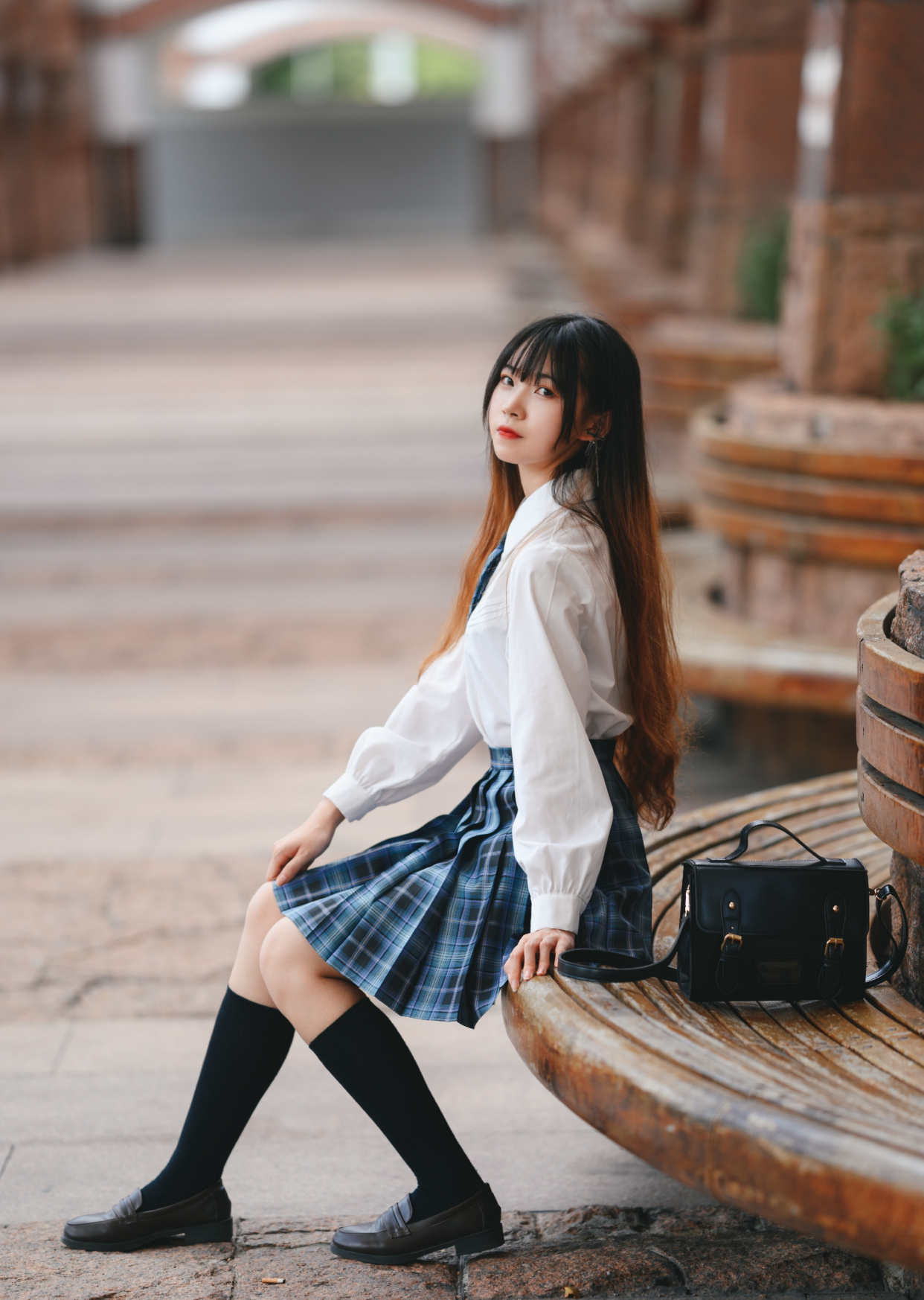 穿jk制服的女孩,无人的公园里,贪恋她被微风吹拂过的侧颜