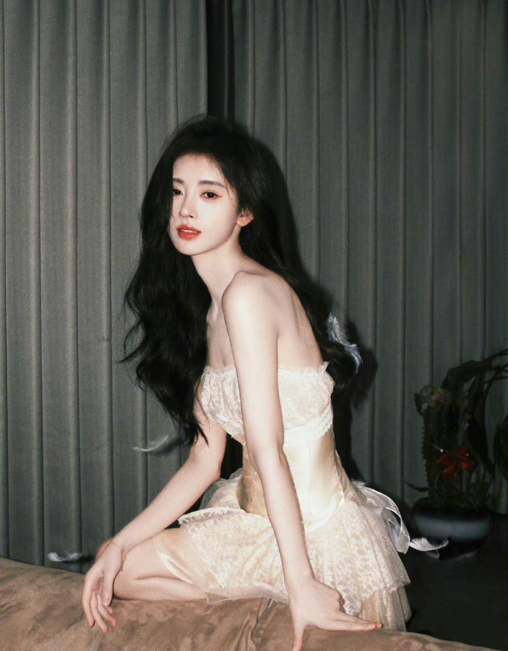 鞠婧祎新照,港风. #鞠婧祎