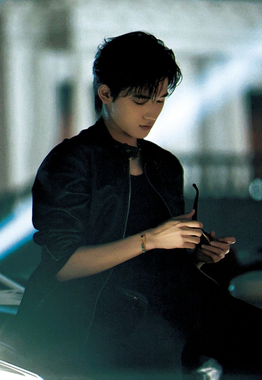 宋亚轩氛围感真的超绝啊!