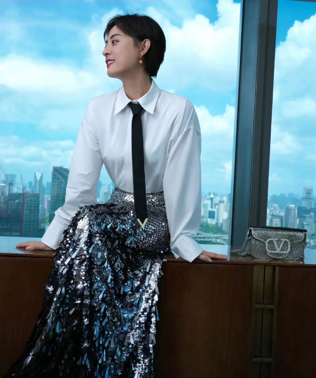 白豆腐炖鱼尾吗?  活动上,孙俪整体状态绝佳,清爽的短发和明艳的妆容