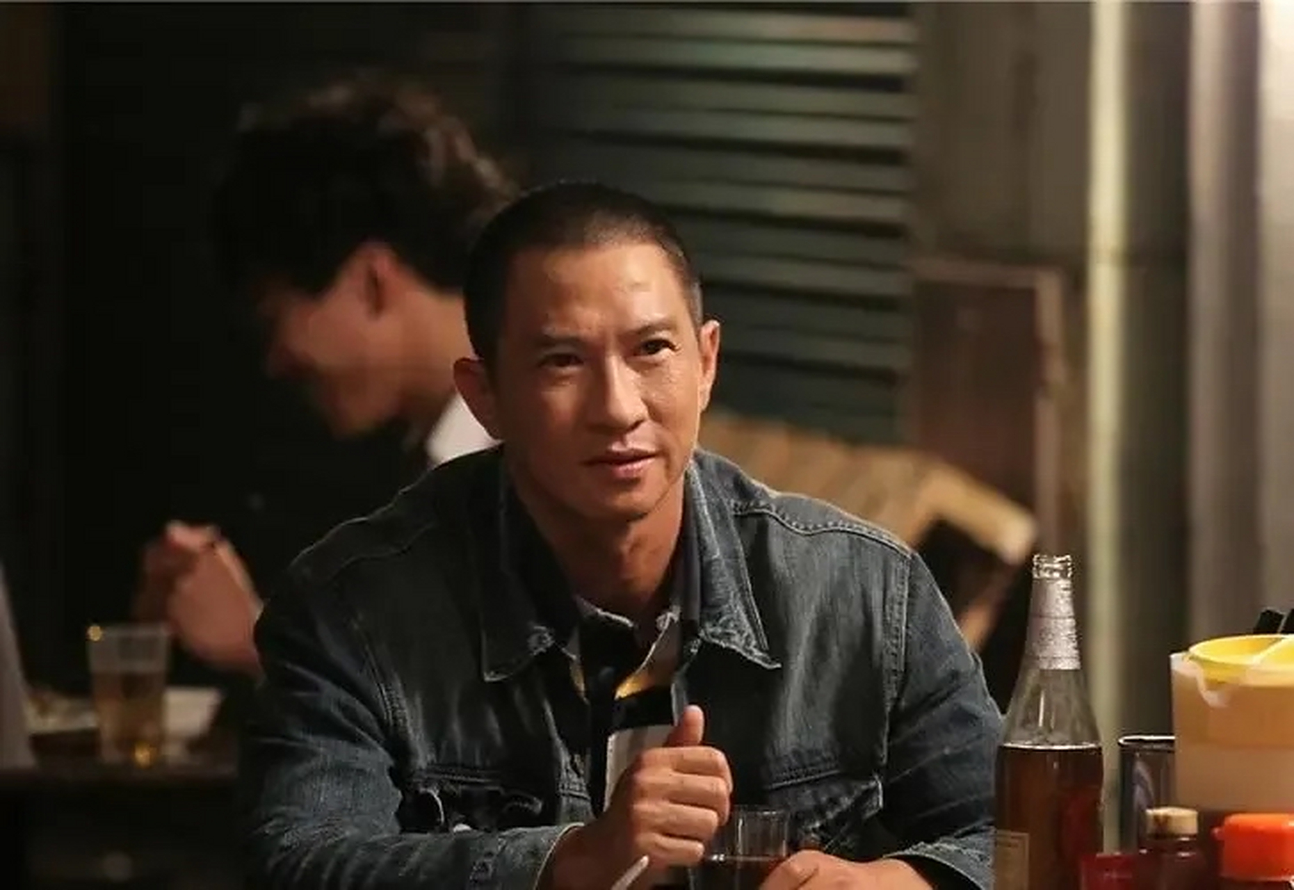 一次,杨紫问张家辉要联系方式,张家辉回答说:"可以,你到香港去找