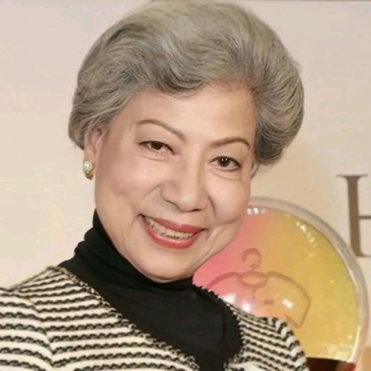 鬼后龙婆".