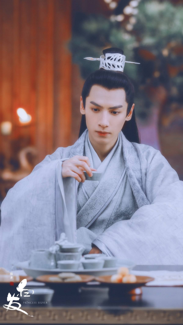 他看着她忘记自己,爱上别人.