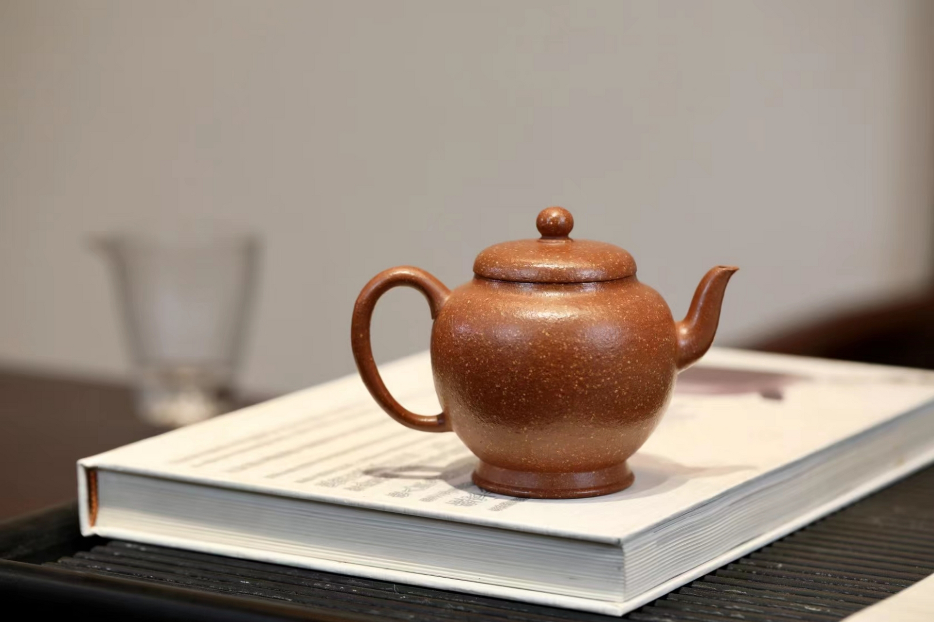 南州高士|二十目粗砂降坡|250cc|半手  形似宫灯壶式,以圆润为主,泥色