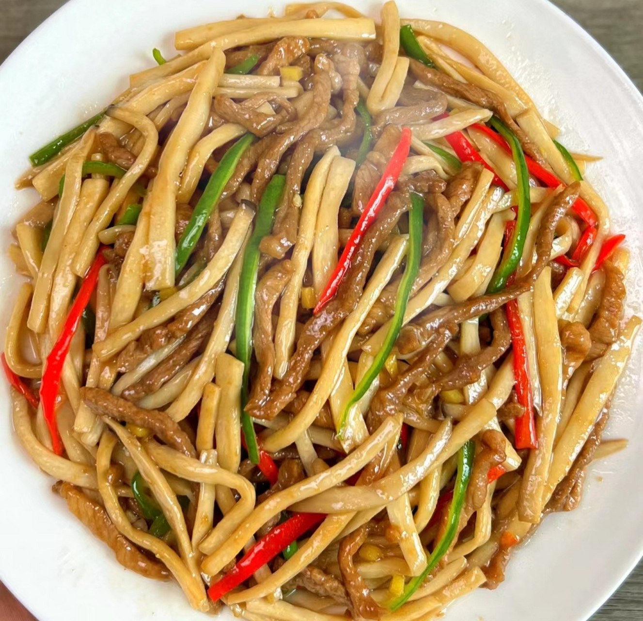 杏鲍菇炒肉丝,里脊肉很好切,别怕麻烦,给家人做起来