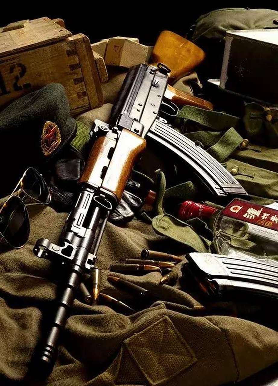 一代神枪81杠,我个人觉得有以下优缺点!  优点:1.皮实,耐用,故障率低.