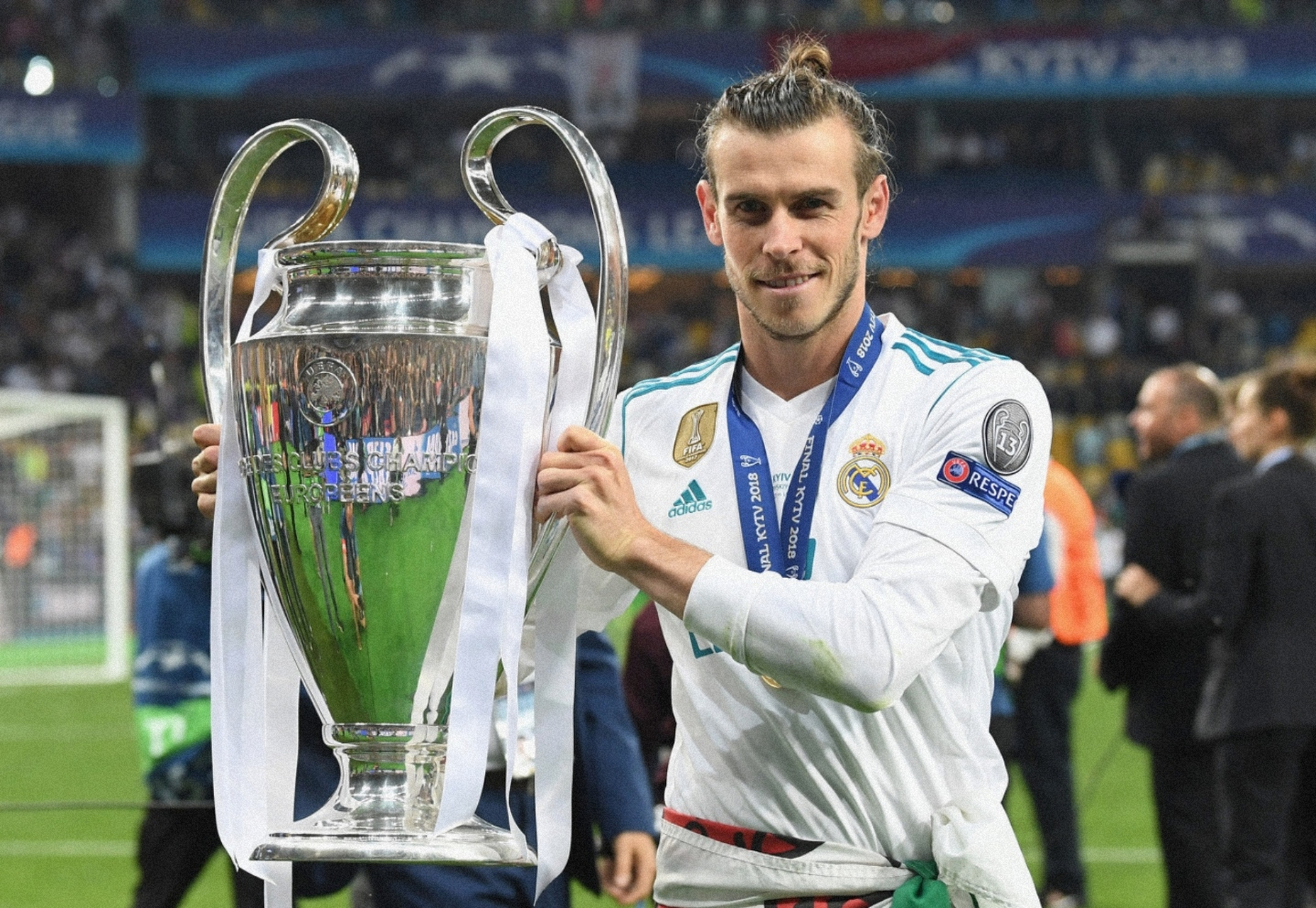 贝尔在皇马达到生涯巅峰,职业生涯五次获得欧冠冠军,祝福贝尔!