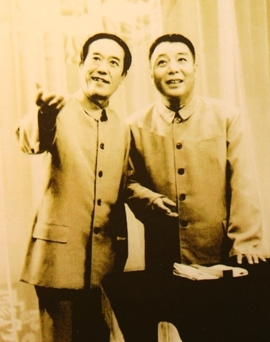 相声第六代门长赵佩茹十大弟子,其中李伯祥是大师兄,侯耀文最小