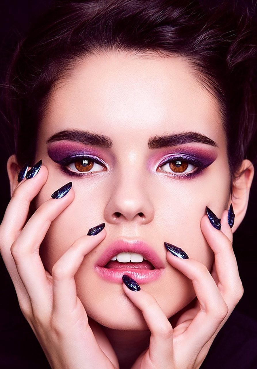 彩妆已经成为现代女性日常生活中不可或缺的一部分,然而,化妆品中含有