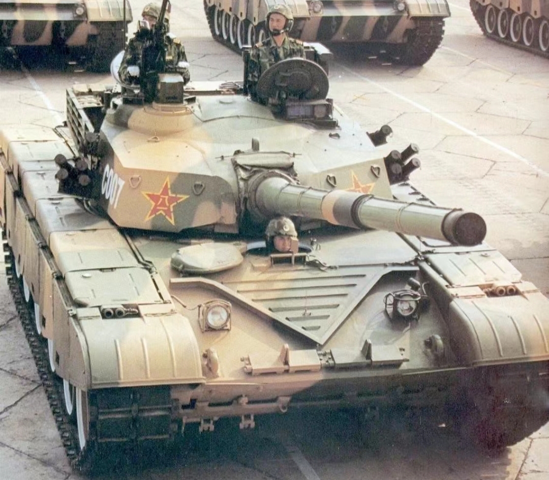 ztz99主战坦克是我国第一款三代坦克,虽然性能已经落后,但是对于那时