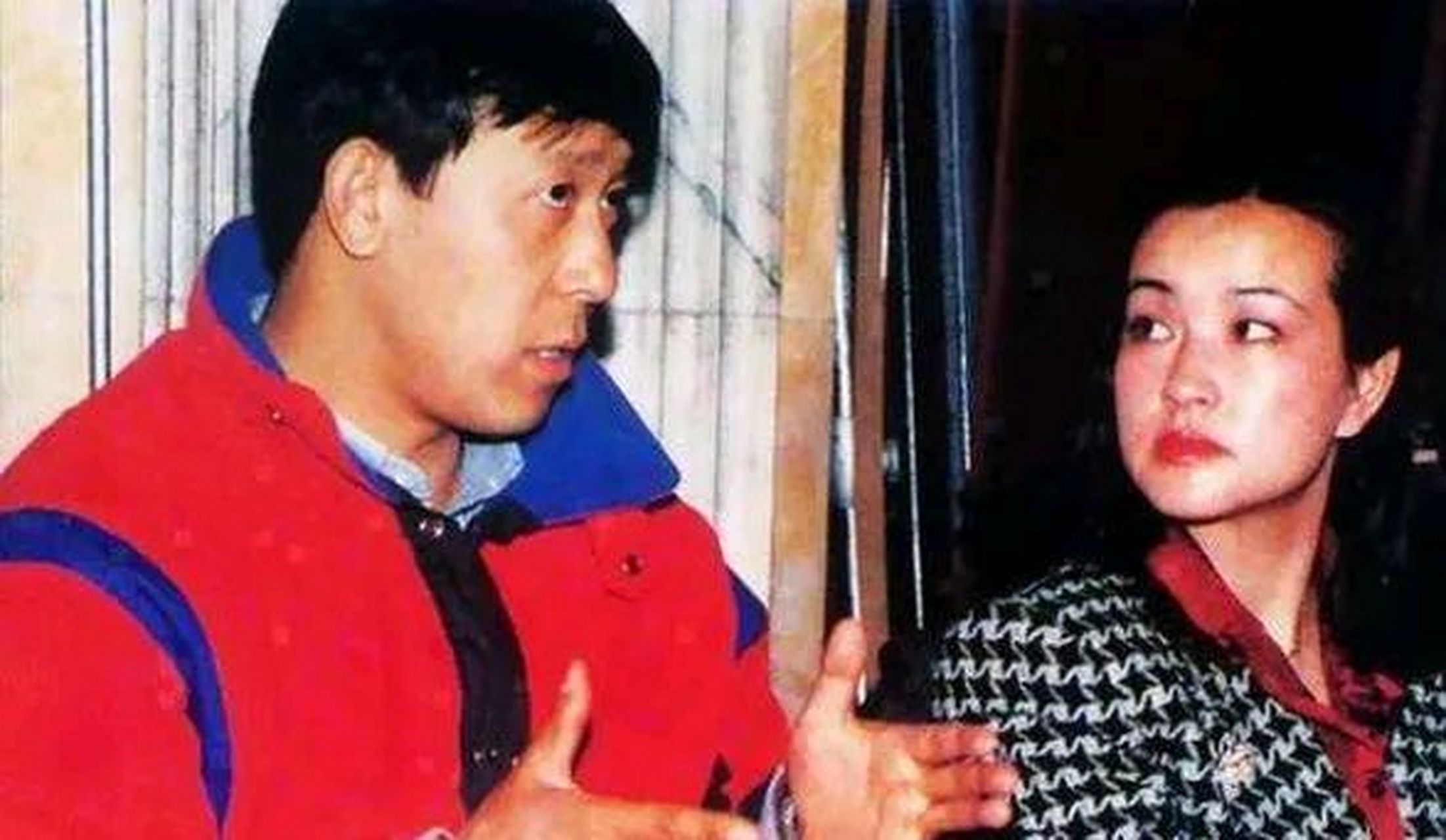 1987年,刘晓庆和姜文的事情传到了陈国军的耳朵里,他拿着皮带将姜文和