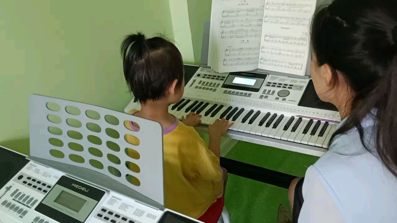 今日练习考级曲目《芦花公鸡》