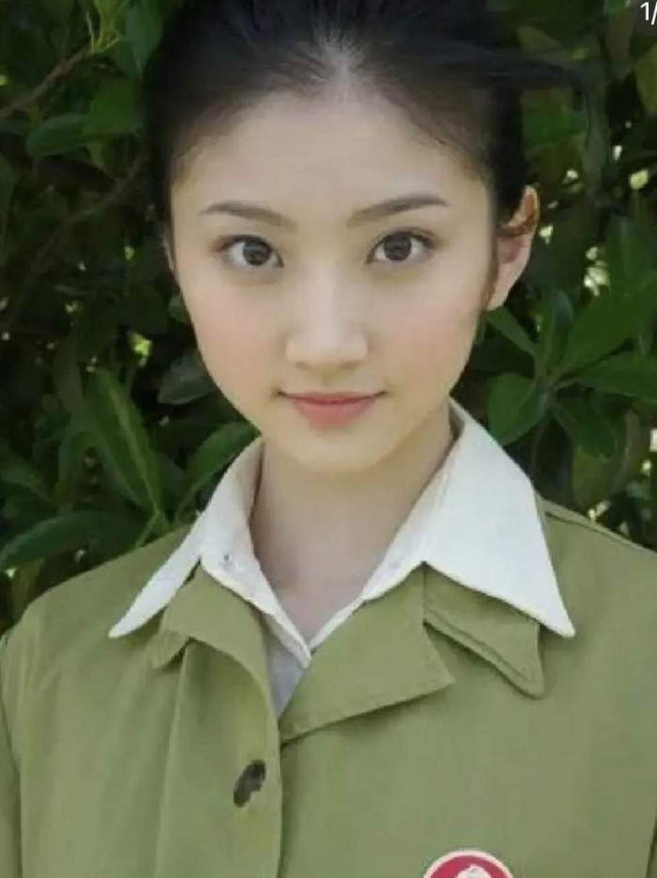 景甜到底能算是北影最美校花?看看她与刘亦菲的合照你就有答案了