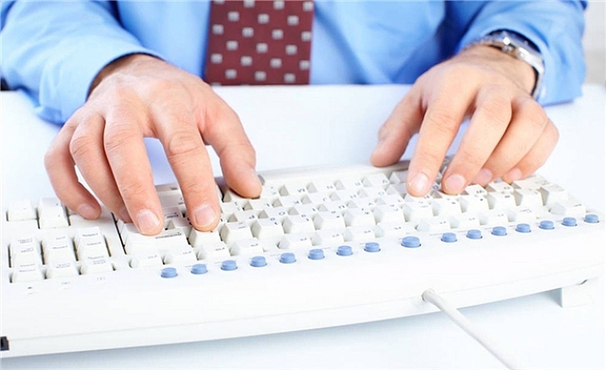 以前在部队的时候做过连队文书工作,每天面对着电脑,用文字处理软件