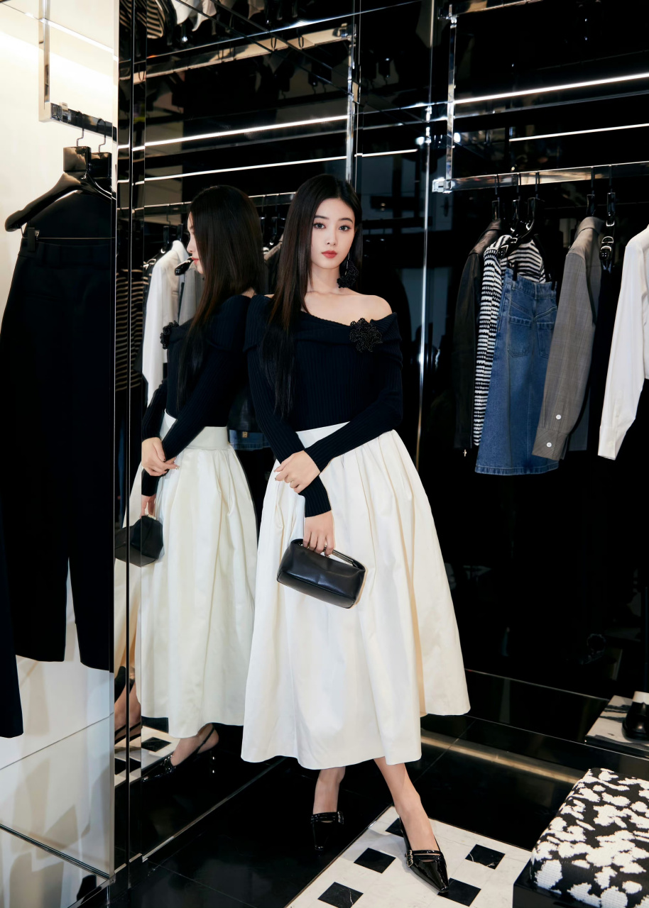 徐艺洋  高跟凉鞋美腿[亲吻][亲吻]