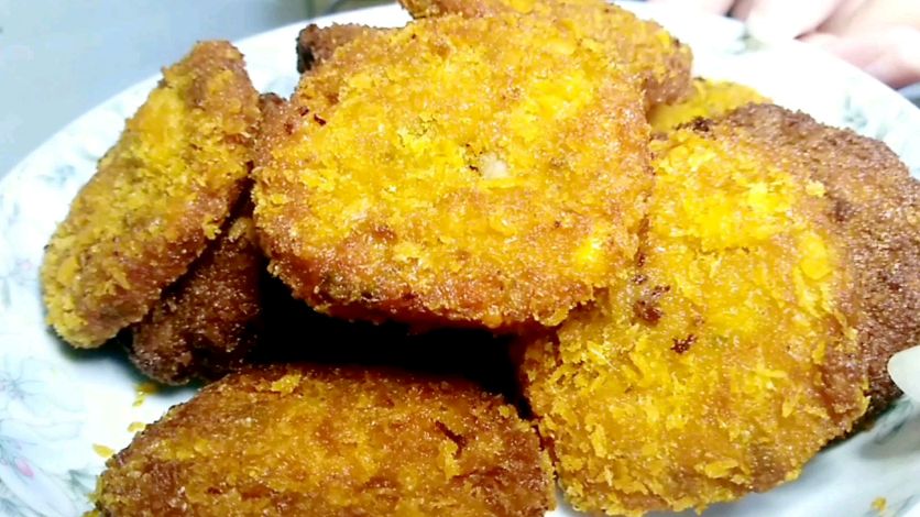 油炸墨鱼虾饼就着猪肝蛋汤喝,这样吃挺舒爽的!不信试试