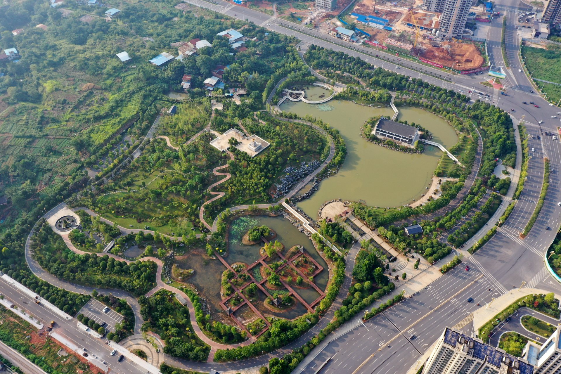 航拍视角下的湖南衡阳市祁东县黄花公园,县城首家以当地特产黄花命名