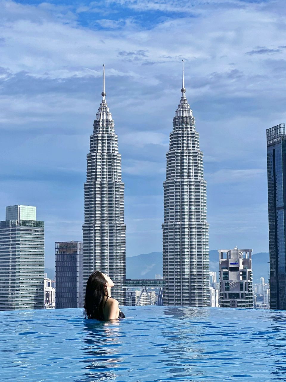 吉隆坡酒店 双子塔下的空中无边际泳池爱了 吉隆坡klcc空中泳池90