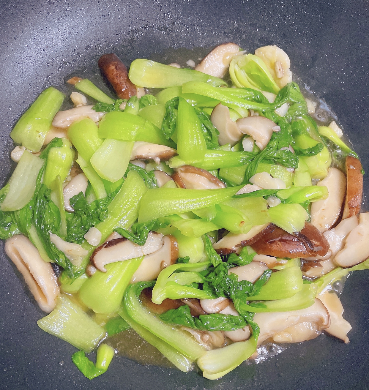 新手家常菜—香菇小青菜