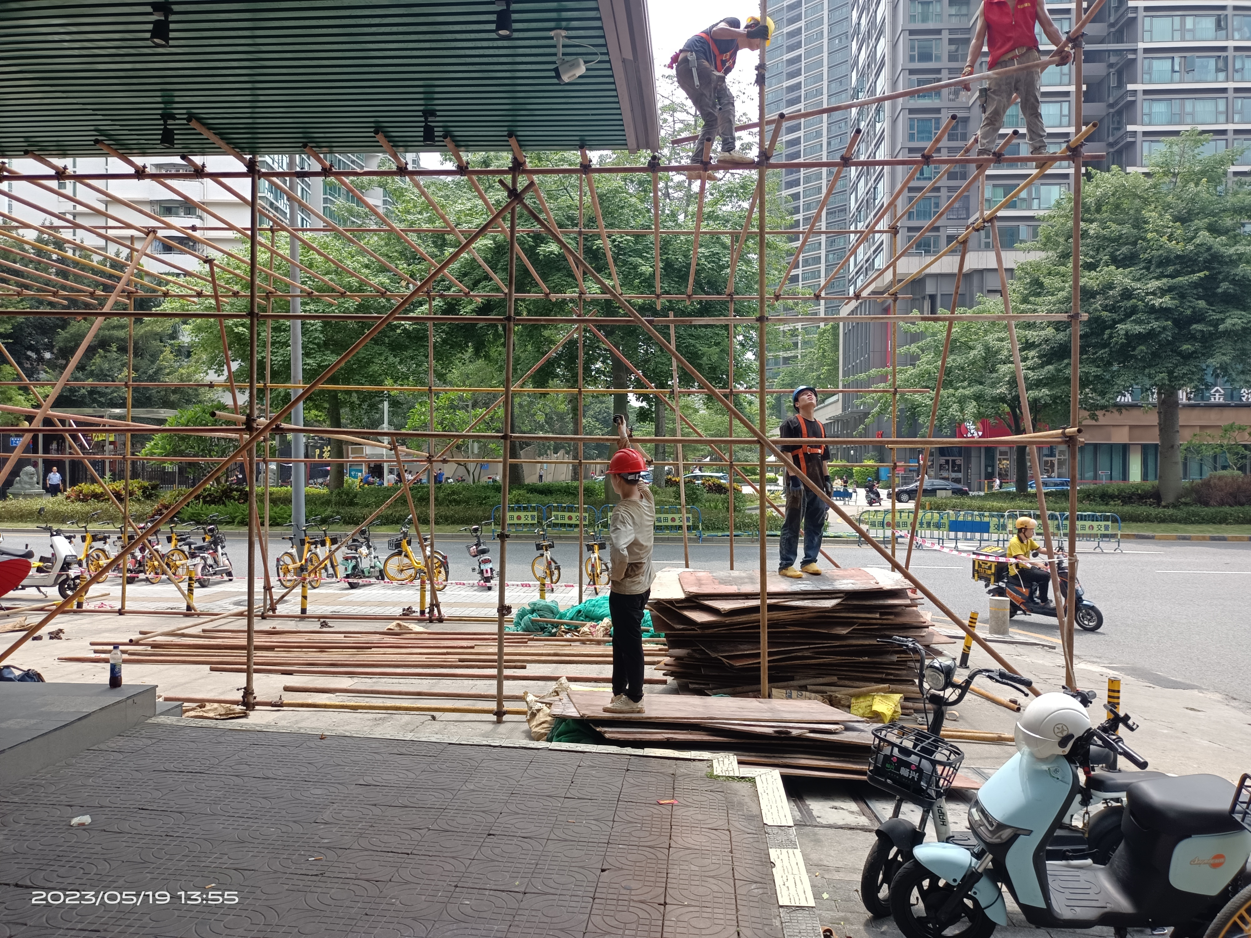 深圳龙华观澜搭脚手架搭钢管架搭满堂架搭防护棚采购注意事项