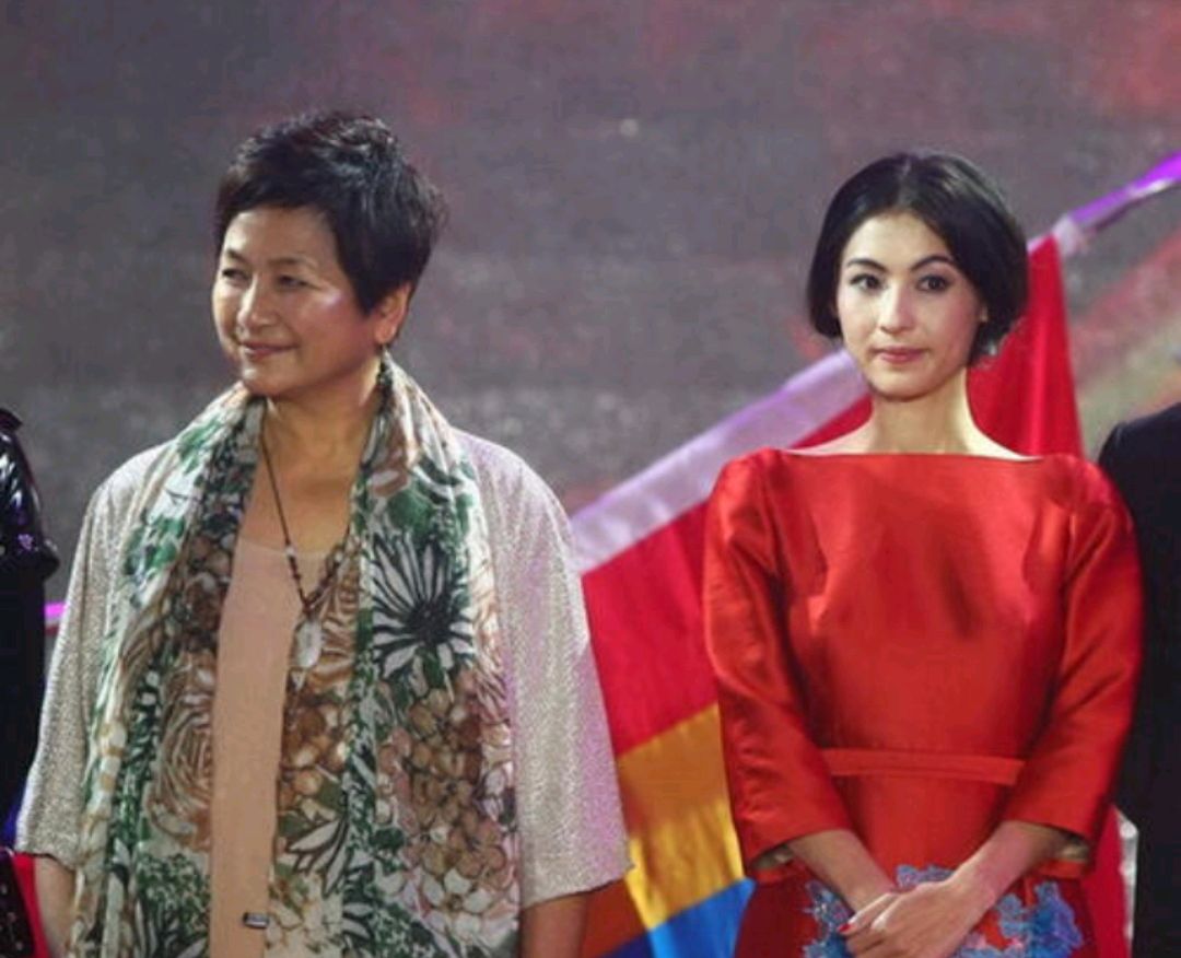刘德华把她拉黑,郑佩佩说她给香港演员丢脸,张柏芝得罪了多少人