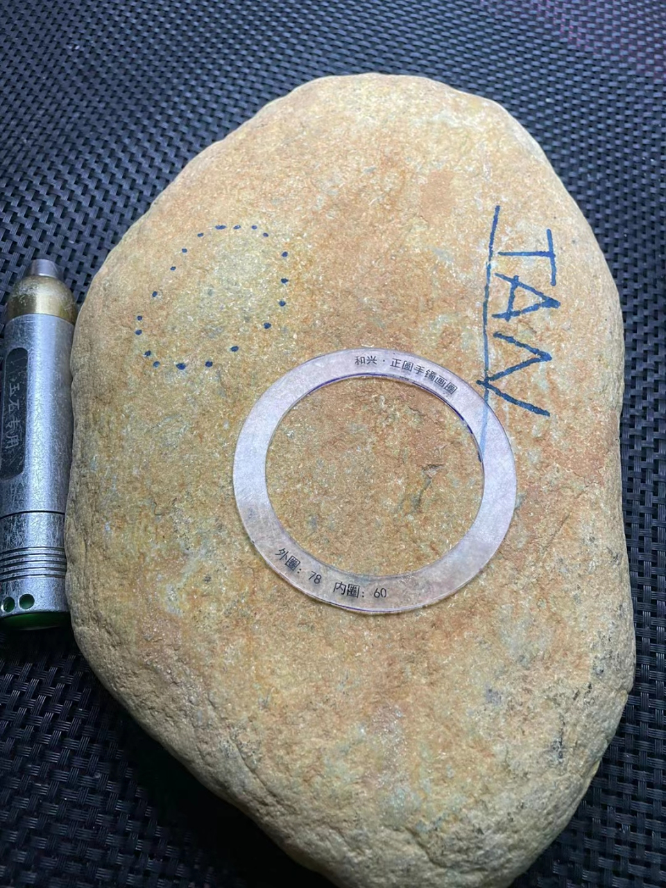 翡翠原石# 木那冰晴料,底色爆炸的料子,水头爆炸的料子,杠味十足