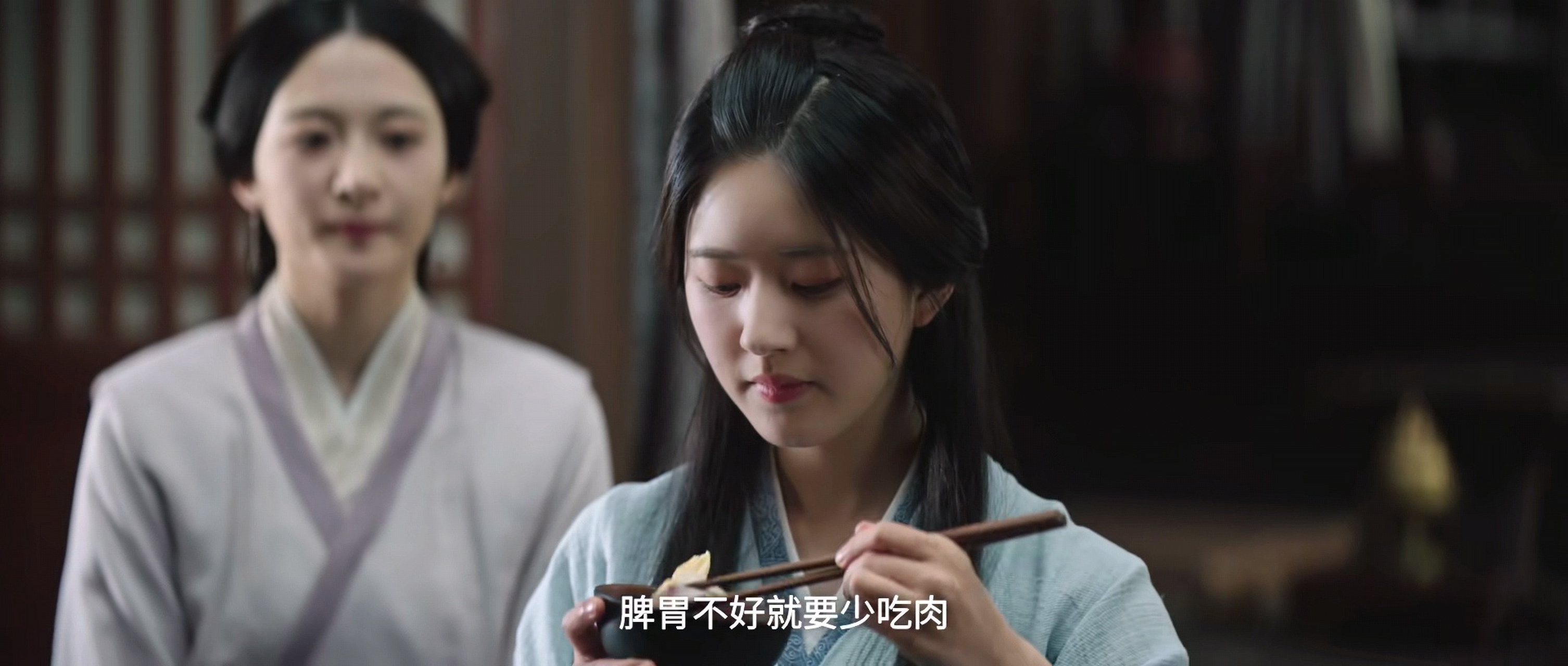 赵露思时左撇子!