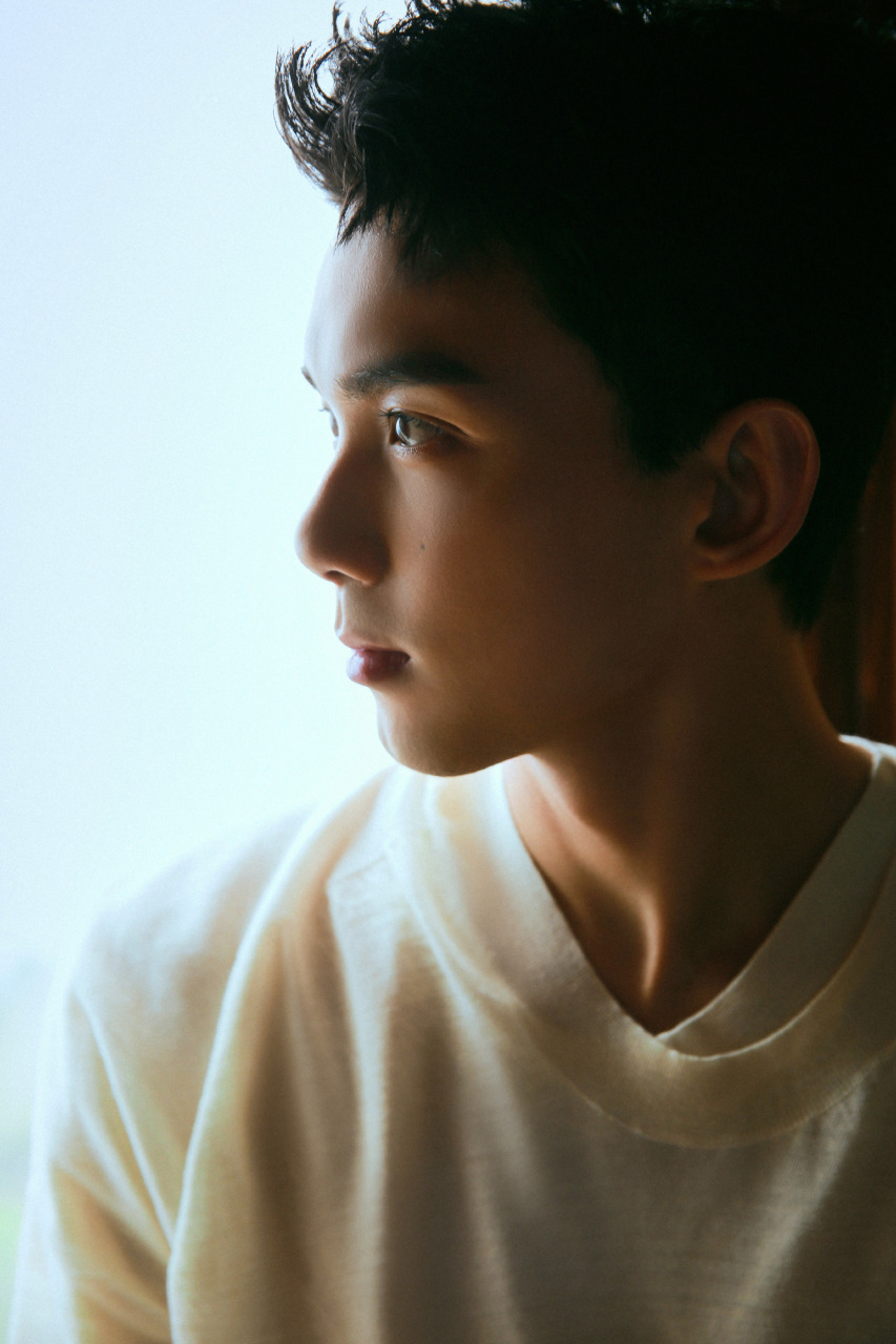 吴磊帅气写真[小红花]