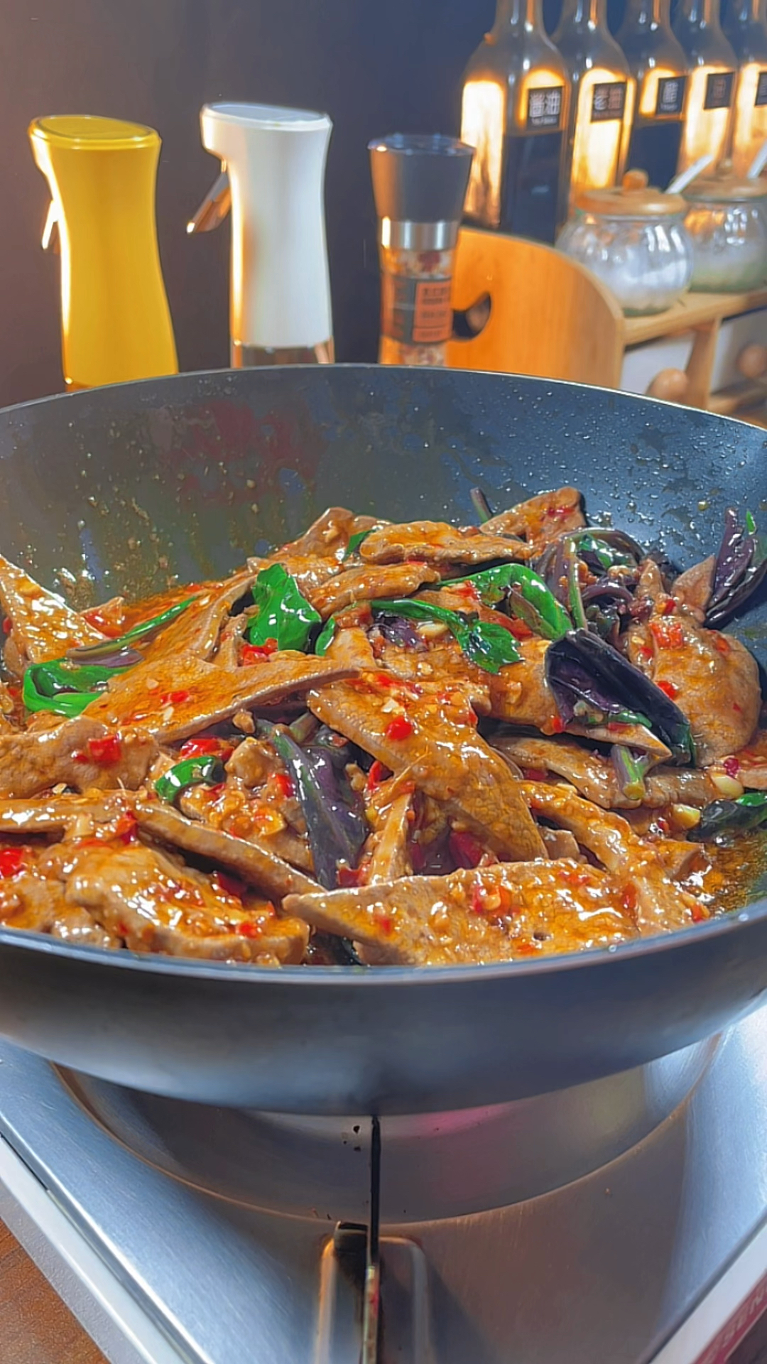 川渝特色小炒,血皮菜炒猪肝.香辣嫩滑非常下饭.学会了就是你的拿手菜!