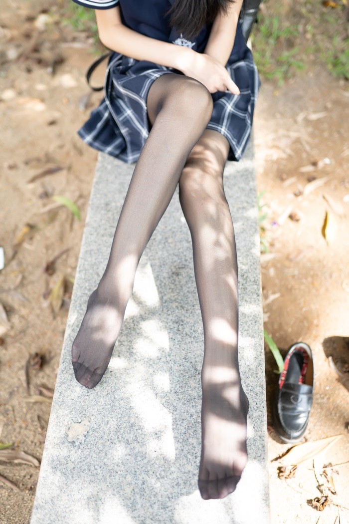 风之领域精品写真@No.059 漫步公园的黑丝XUE妹 [50P/226MB]
