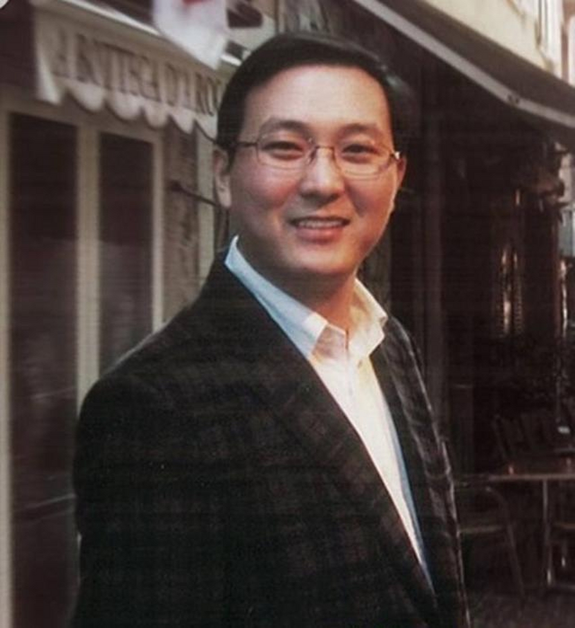 央视一姐董卿老公密春雷,被爆欠债30亿,至今已失联五个月,原本的百亿