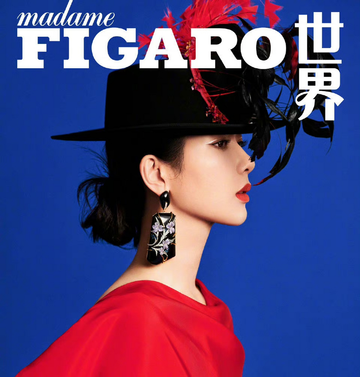 杨紫费加罗七月刊封面看着好有高级感,你感觉怎么样?呢?