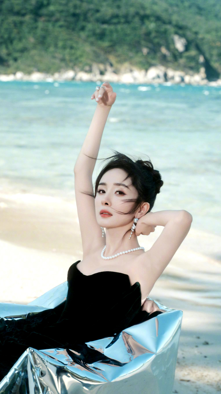 杨幂# 一次难堪和责难,也许正是一次新的契机.