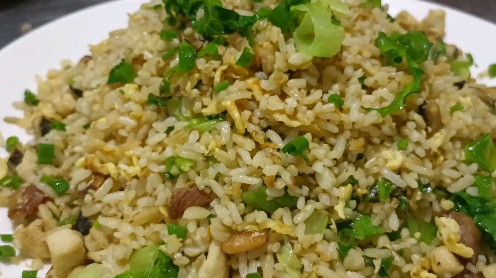 广州茶餐厅每桌必点的咸鱼鸡粒炒饭,原来这样做